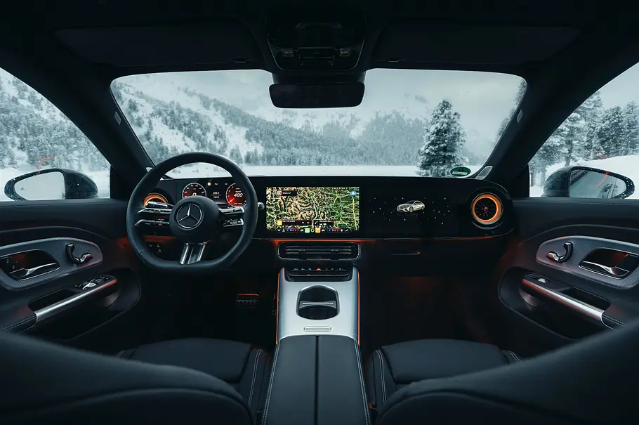 Mercedes CLA Hybrid Das Cockpit des Mercedes CLA Hybrid.