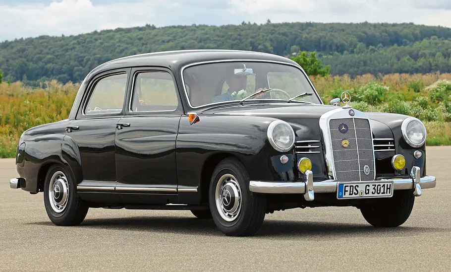 Der Mercedes 180 D stehend von vorne