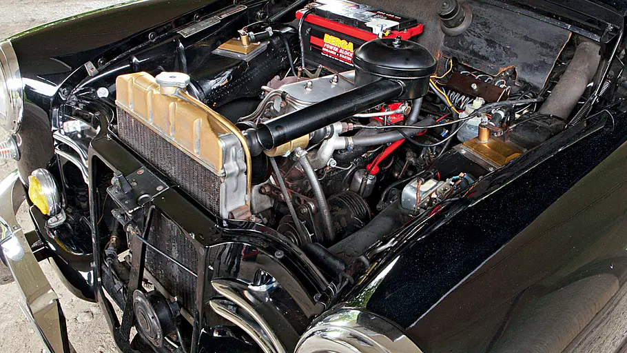 Der Motor des Mercedes 180 D