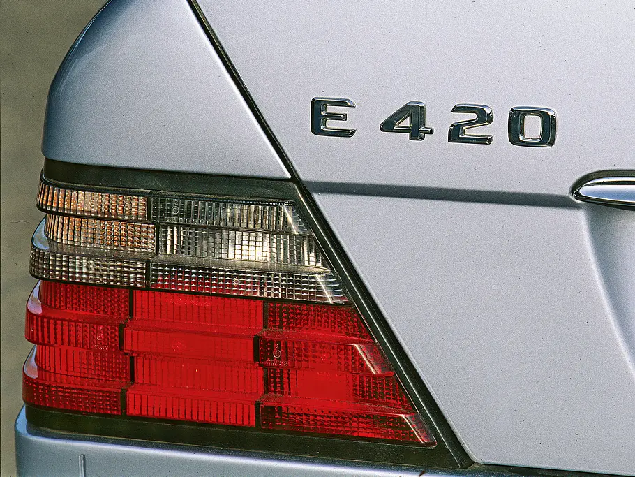 Mercedes E 420 Kaufberatung Bilder technische Daten Schriftzug