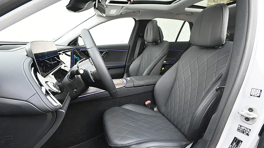 Mercedes E 220 d 4Matic T-Modell Die vorderen Sitze des Mercedes E 220 d 4Matic T-Modell.