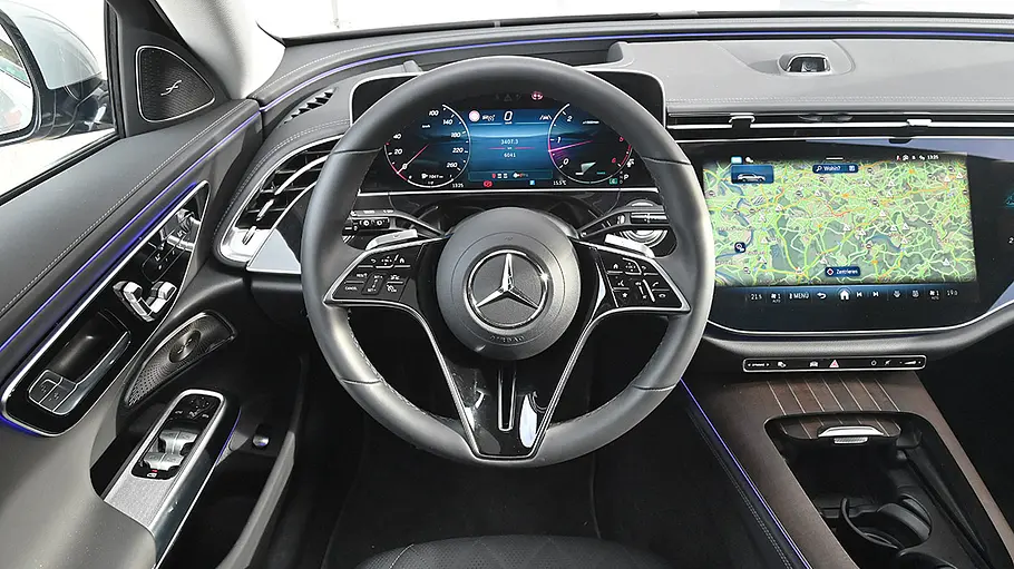 Mercedes E 220 d 4Matic T-Modell Das Cockpit des Mercedes E 220 d 4Matic T-Modell.