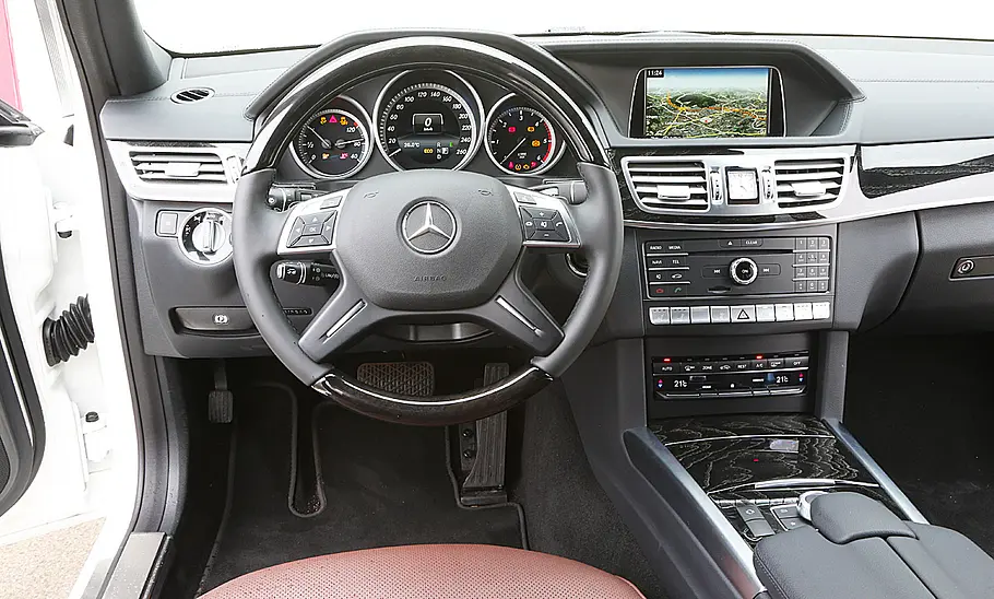 Mercedes E220 Blue Tech T-Modell (2015) Mercedes E220 Blue Tech T-Modell (2015)