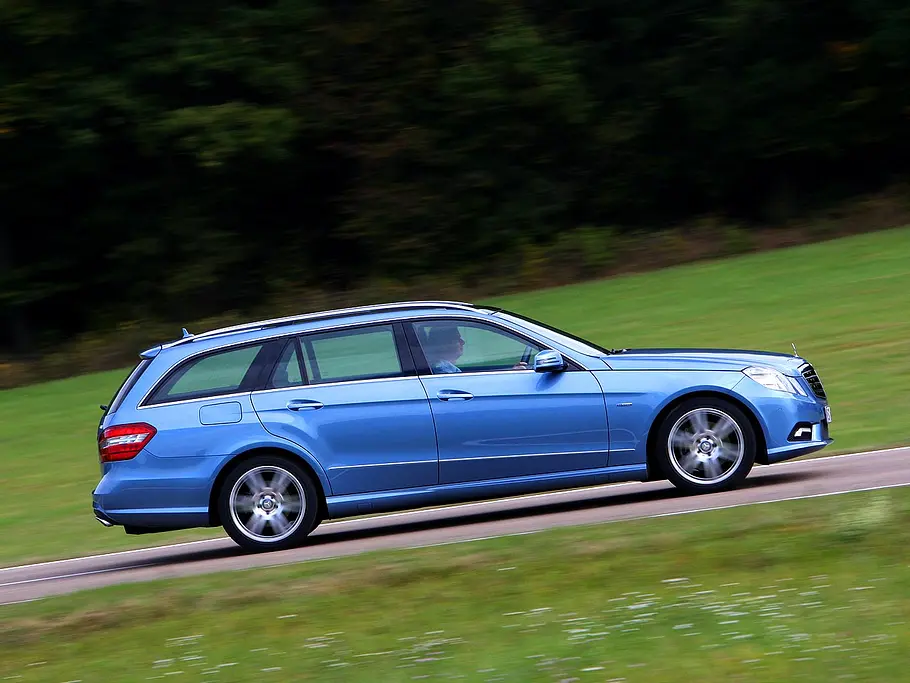Mercedes E 350 CDI BlueEFFICIENCY T-Modell Mercedes E 350 CDI BlueEFFICIENCY T-Modell: Der CO2-Ausstoß wird mit 185 g/km angegeben