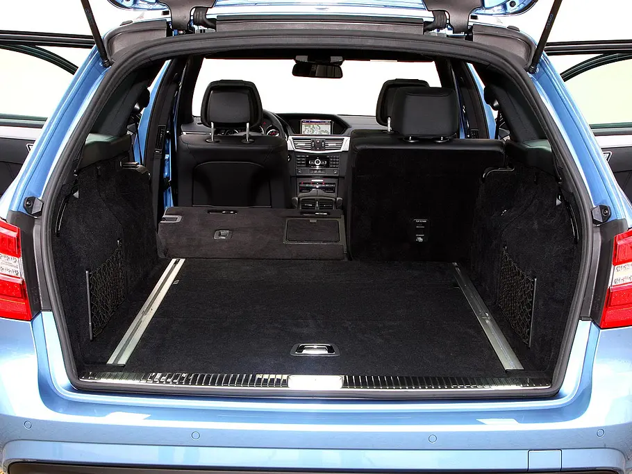 Mercedes E 350 CDI BlueEFFICIENCY T-Modell Mercedes E 350 CDI BlueEFFICIENCY T-Modell: Gepäckraum 695 - 1950 Liter