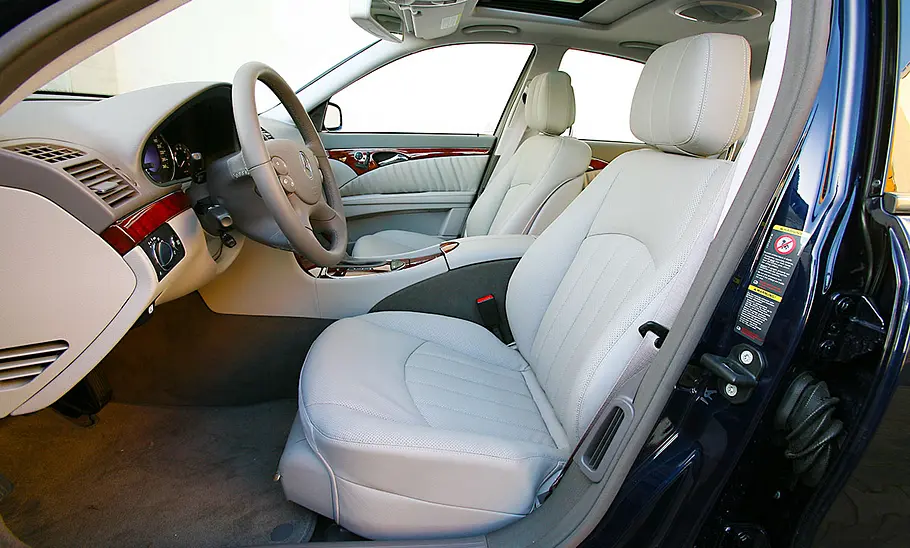Der Innenraum des Mercedes E 500.