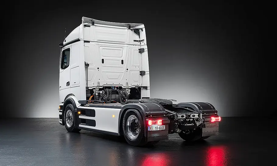 Mercedes eActros 600 (2024); stehend, schräg hinten