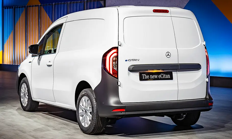 Mercedes eCitan (2023); stehend, schräg vorne