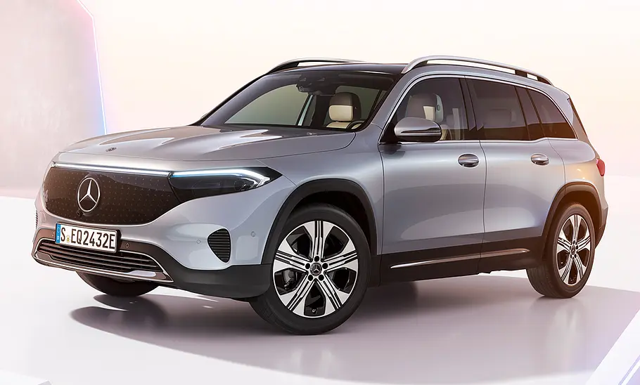 Mercedes EQB Der Mercedes EQB stehend, von schräg vorne links.