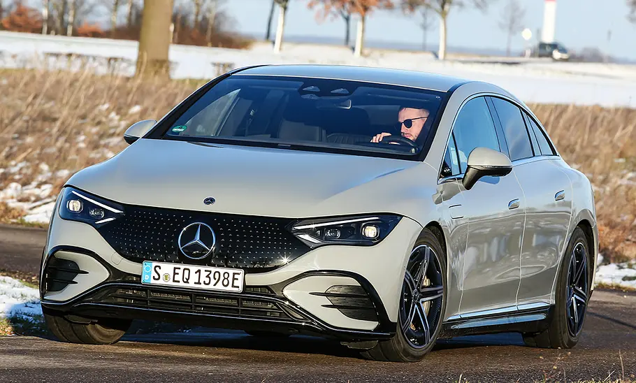 Mercedes EQE von vorne