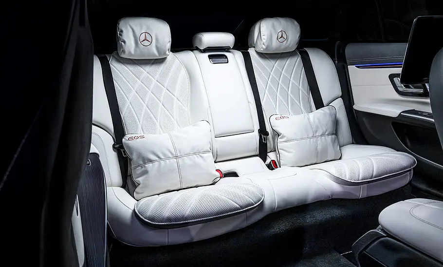 Mercedes EQS Facelift (2024) Mercedes EQS Facelift (2024); Elektroauto, Luxuslimousine, Innenraum, Interieur, Fond, Rücksitze