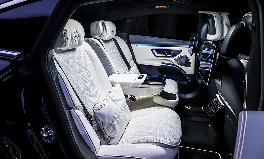 Mercedes EQS Facelift (2024) Mercedes EQS Facelift (2024); Elektroauto, Luxuslimousine, Innenraum, Interieur, Fond, Rücksitze, Seitenansicht