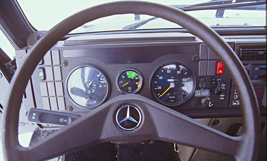 Das Cockpit des Mercedes Funmog (1996).