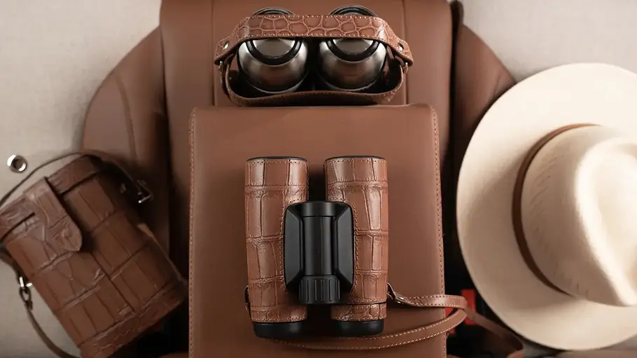 Accessoires des Mercedes G Safari Royal von Carlex Design, fotografiert von oben.