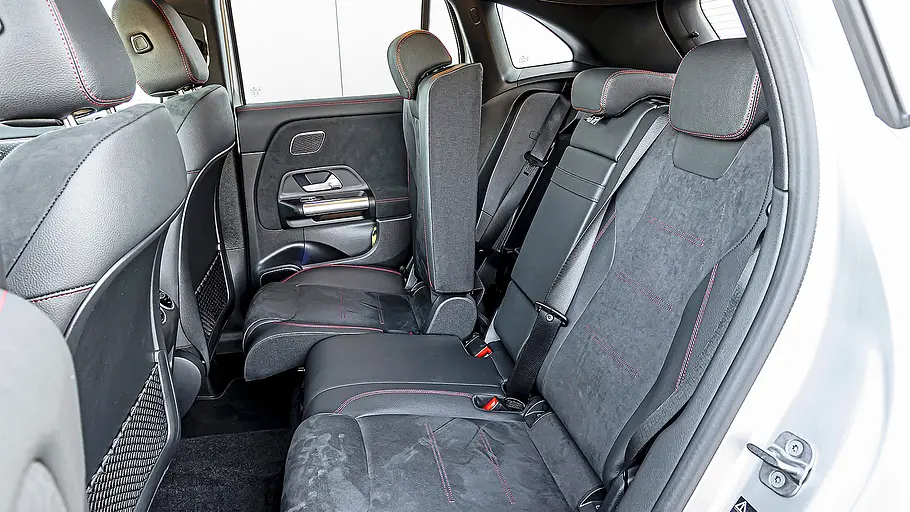 Mercedes GLA Blick auf die Sitzreihe im Fond des Mercedes GLA.