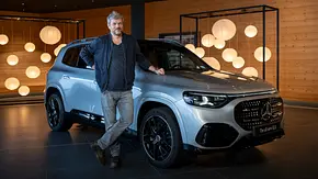 Mercedes GLB mit Moderator statisch im Studio - Foto: Auto Zeitung Mercedes GLB mit Moderator statisch im Studio - Foto: Auto Zeitung