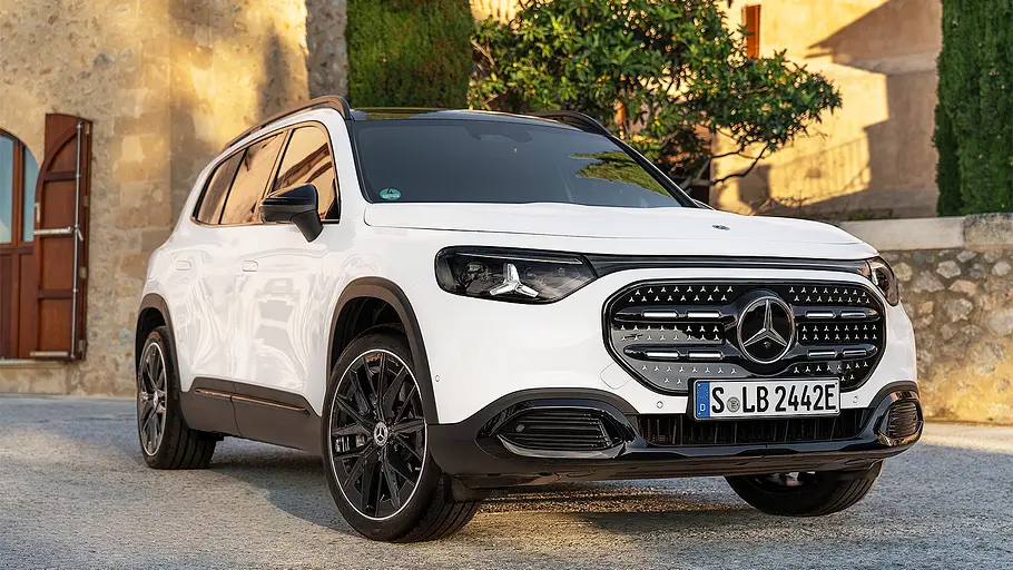 Mercedes GLB EQ (2026) Blick von schräg vorne auf den Mercedes GLB EQ (2026).