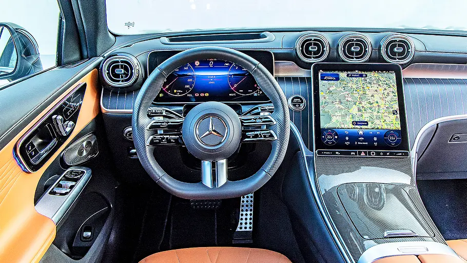 Blick auf die Armaturen im Innenraum des Mercedes GLC.