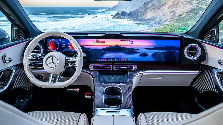 Mercedes GLC EQ (2026) Blick auf die Armaturen im Innenraum des Mercedes GLC EQ (2026).