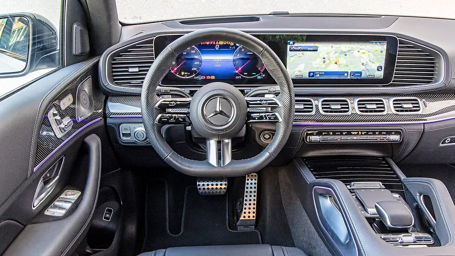 Blick auf die Armaturen im Innenraum des Mercedes GLE.