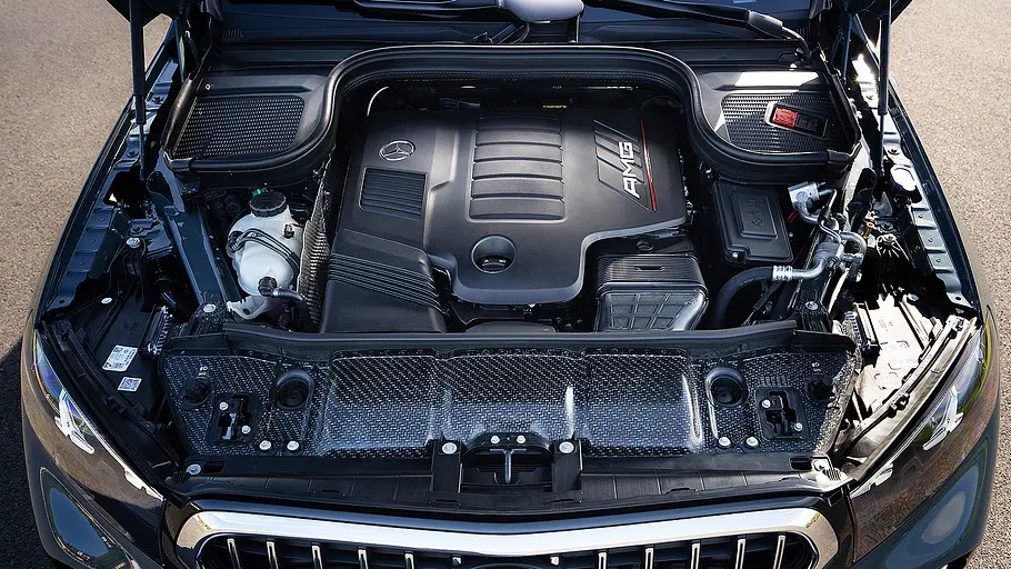 Mercedes GLE Facelift (2026) Blick in den Motorraum des Mercedes GLE 53 AMG Facelift (2026).