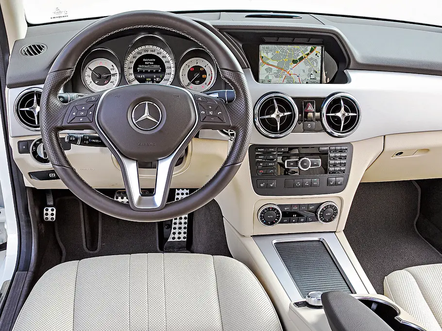 Mercedes GLK 250 4Matic 250 BlueTEC 4Matic Vergleich Bilder technische Daten Cockpit