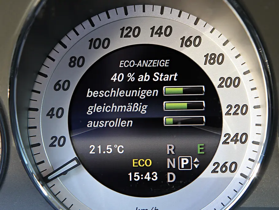 Mercedes GLK 250 4Matic 250 BlueTEC 4Matic Vergleich Bilder technische Daten Bordcomputer