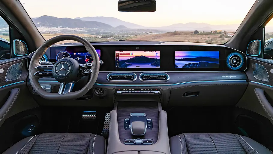 Mercedes GLS Facelift (2026) Blick auf die Armaturen im Innenraum des Mercedes GLS Facelift (2026).