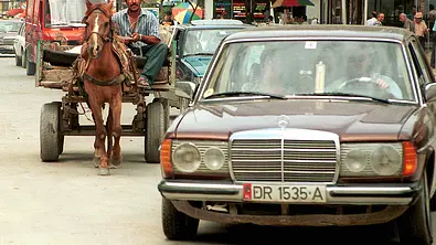 Mercedes in Albanien - Foto: Imago