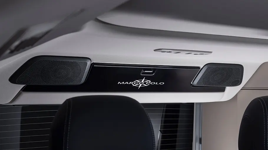 Mercedes Marco Polo Die Soundanlage im Innenraum des Mercedes Marco Polo über der Rücksitzbank im Detail.