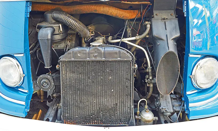 Der Motor des Mercedes O 319 D.