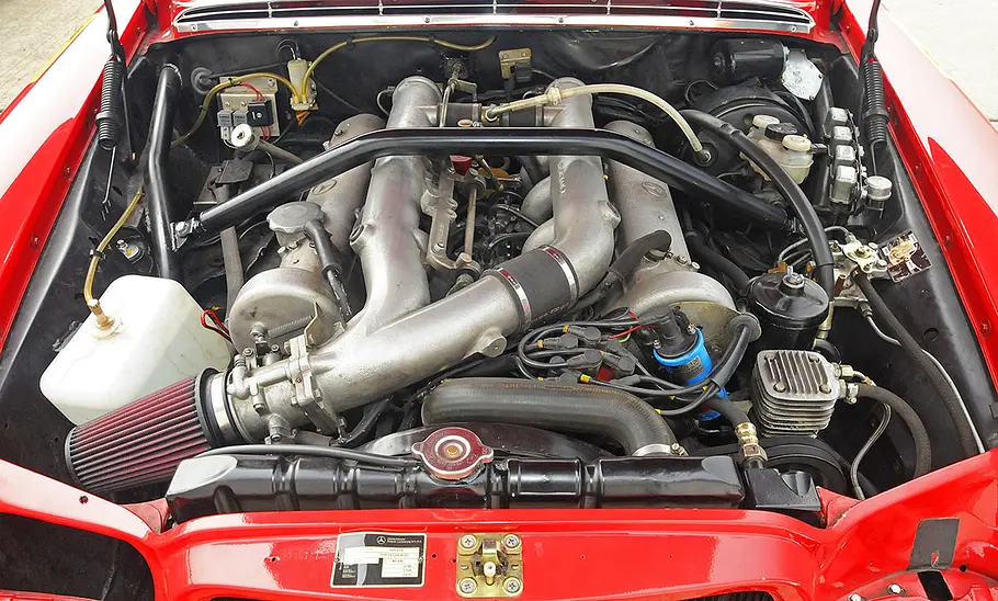 Mercedes 300 SEL AMG Rote Sau Der Motor des Mercedes 300 SEL AMG Rote Sau
