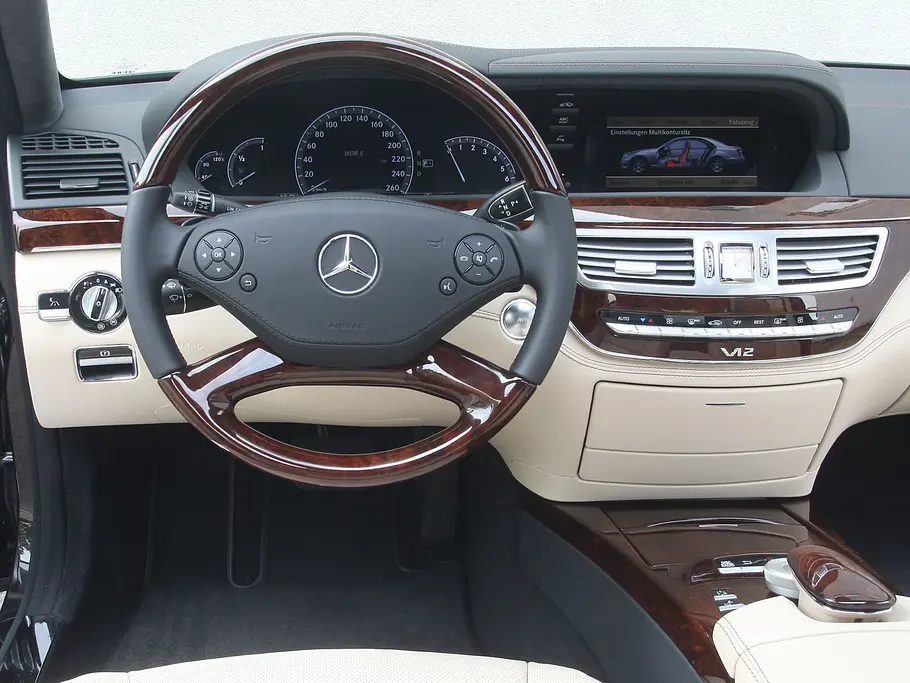 Mercedes S 600 Lang Mercedes S 600 Lang - Übersichtliches Cockpit