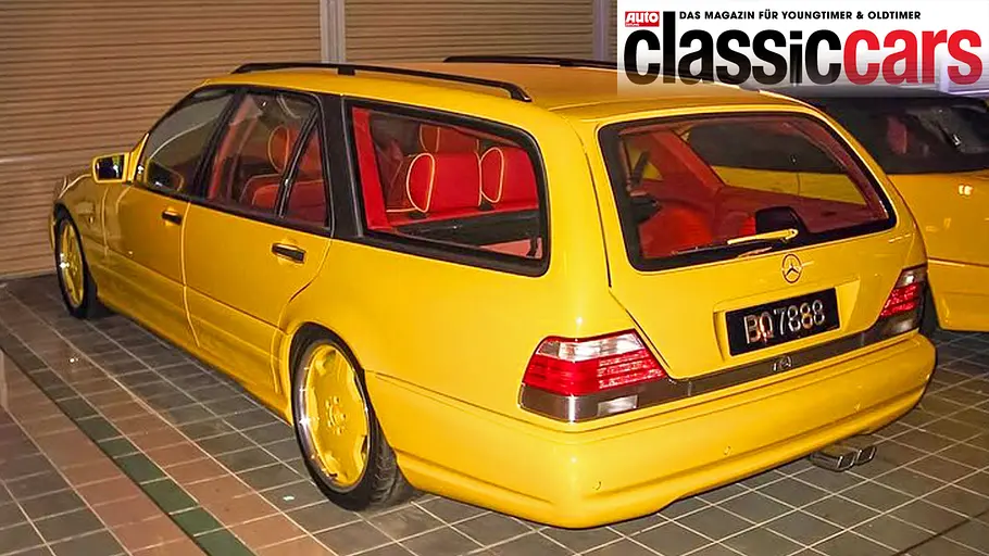Der Mercedes S 73 AMG T-Modell stehend von hinten.