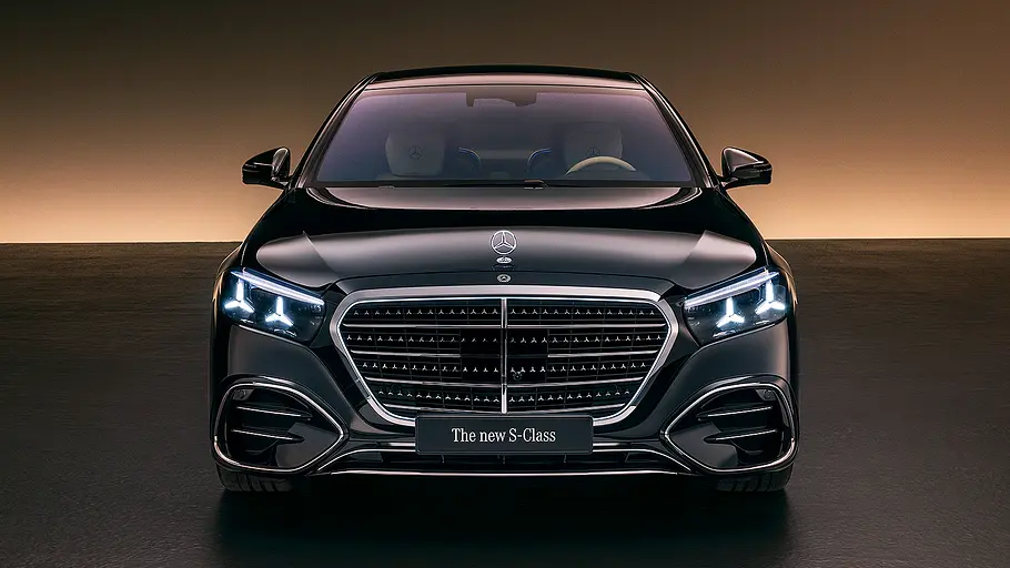 Blick von vorne auf das Mercedes S-Klasse Facelift (2026).