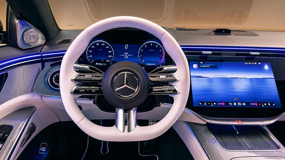 Blick auf die Armaturen im Innenraum des Mercedes S-Klasse Facelift (2026).