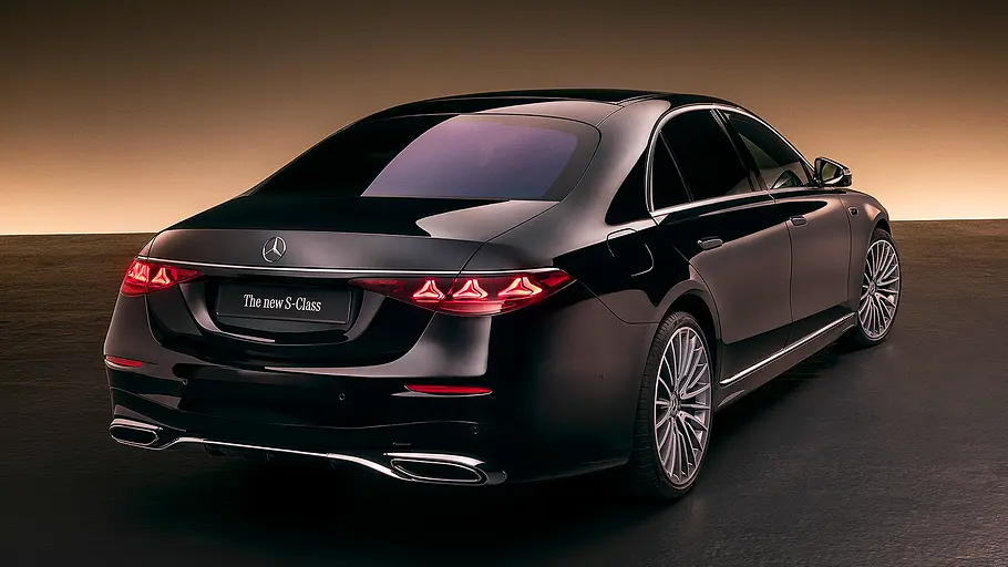 Blick von schräg hinten auf das Mercedes S-Klasse Facelift (2026).