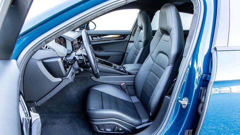 Die vorderen Sitze des Porsche Panamera Executive.