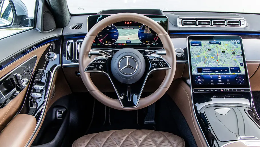 Das Cockpit des Mercedes S-Klasse Lang.