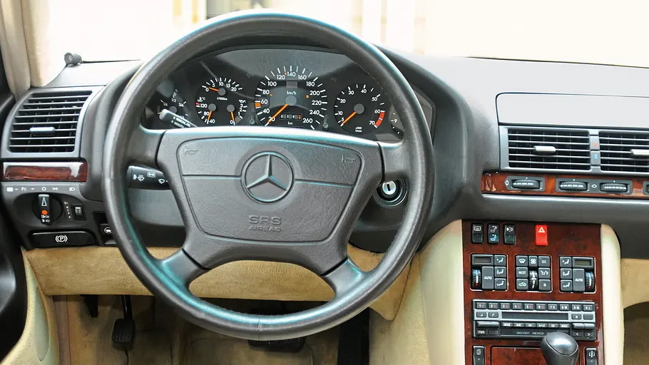 Mercedes 600 SEL Das Cockpit des Mercedes 600 SEL.