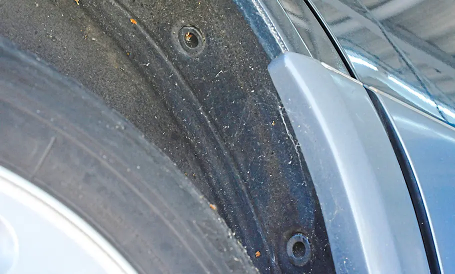 Die Karosseriestopfen des Mercedes S124.