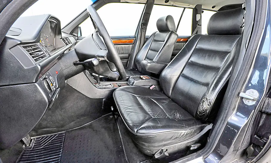 Der Innenraum des Mercedes S124.