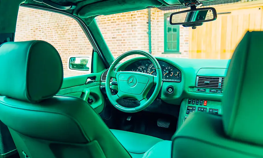 Das Cockpit des Mercedes S600L Estate.