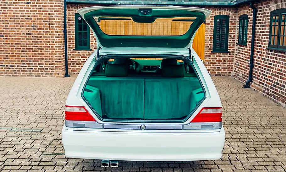Der Kofferaum des Mercedes S600L Estate.