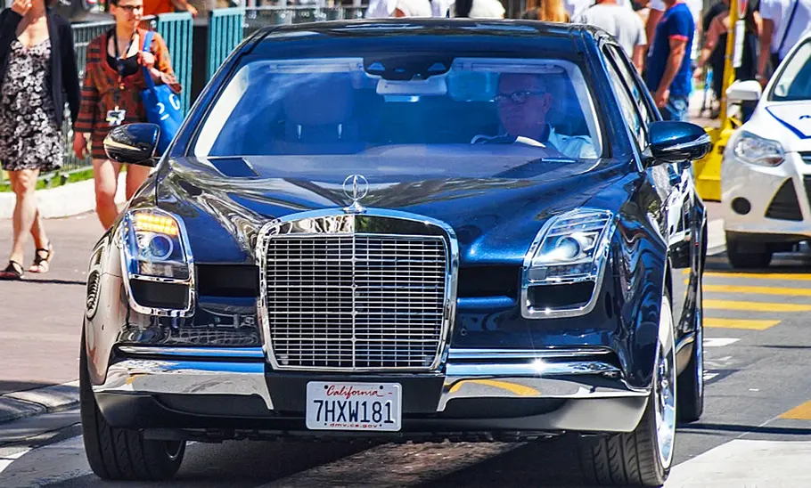 Der Mercedes S 600 Royale stehend von vorne