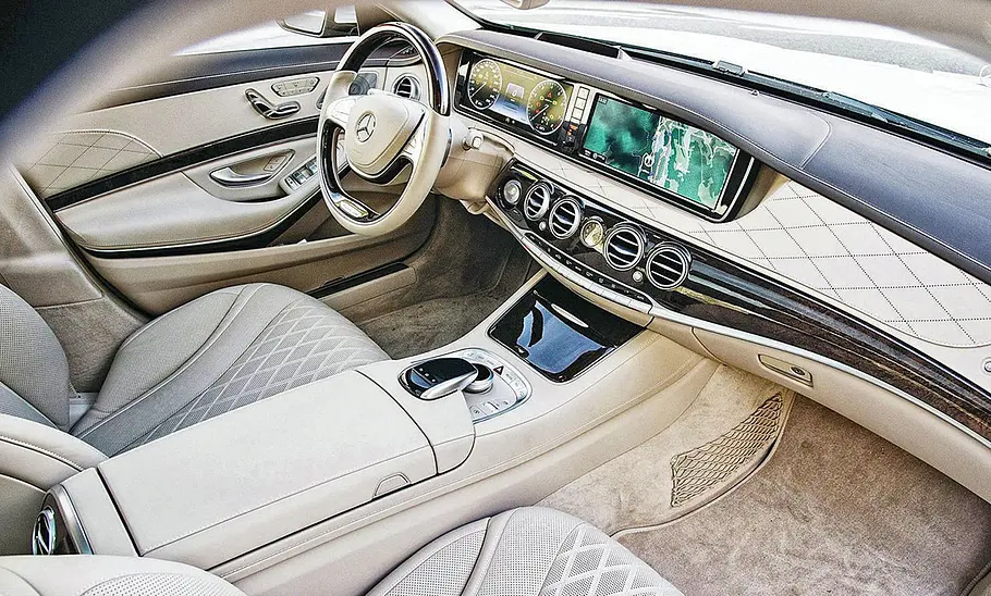 Das Cockpit des Mercedes S 600 Royale