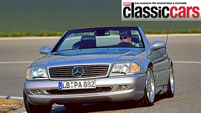 Der Mercedes SL 73 AMG fahrend von schräg vorne fotografiert. - Foto: Mercedes