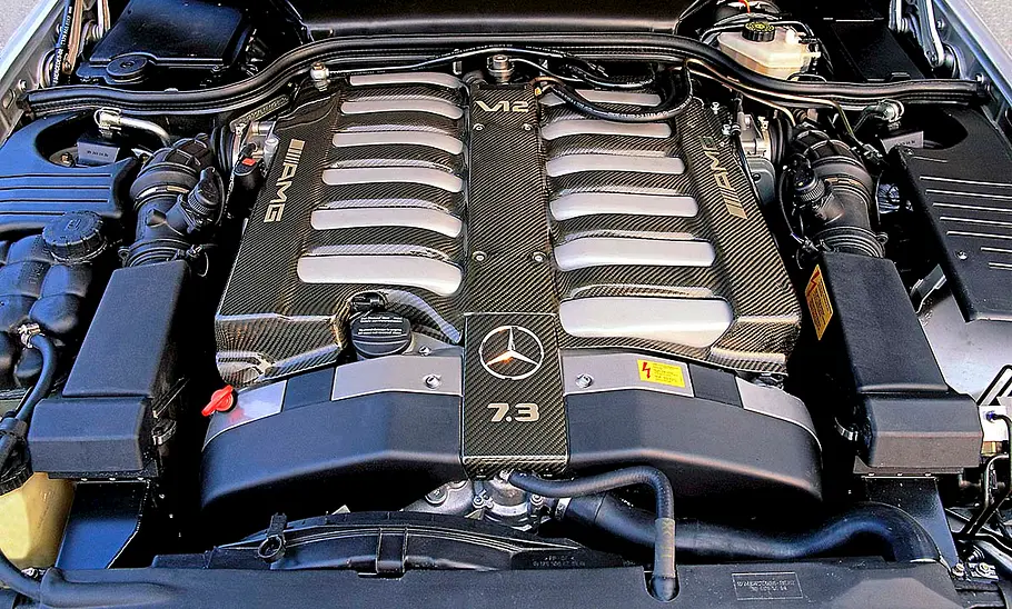 Der Motor des Mercedes SL 73 AMG.