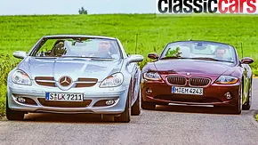 Der Mercedes SLK 200 Kompressor und der BMW Z4 2.2i fahrend von vorne fotografiert. - Foto: Frank Ratering Der Mercedes SLK 200 Kompressor und der BMW Z4 2.2i fahrend von vorne fotografiert. - Foto: Frank Ratering