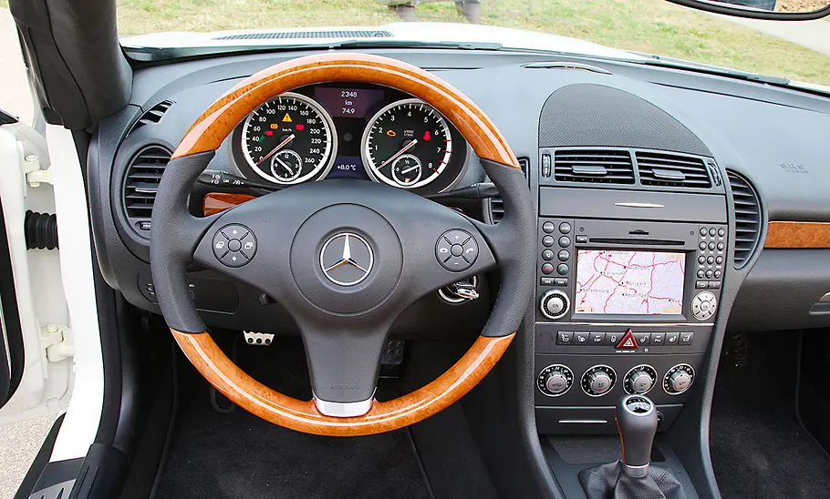 Mercedes SLK 200 Kompressor Das Cockpit des Mercedes SLK 200 Kompressor